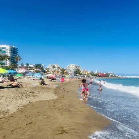 Victoria Luxury Beachfront Apartment In Benalmadena Costa Eksteriør billede