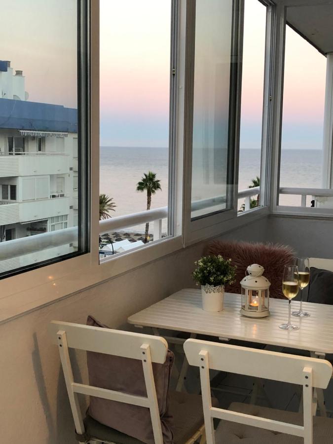 Victoria Luxury Beachfront Apartment In Benalmadena Costa Eksteriør billede